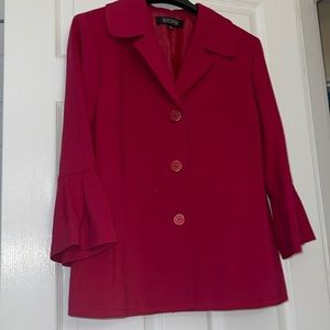 Kaspers fuchsia suit with bell sleeves